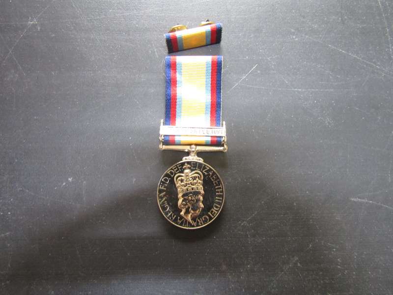 Gulf War Medal Full size Medal with Bar. (Replica)