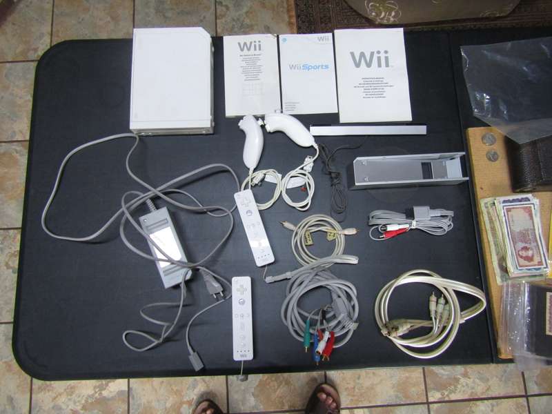 Wii Nintendo Game Console with Fit Game and Balance board. All Working All incl.