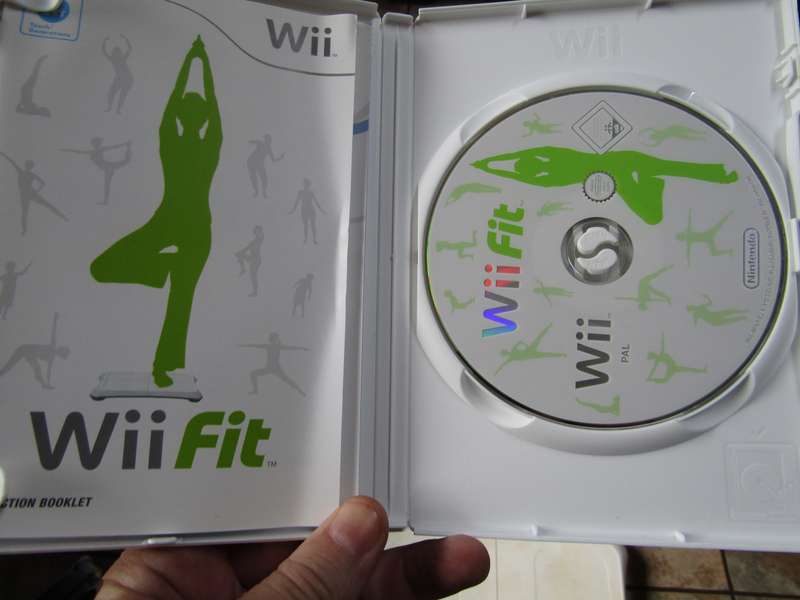 Wii Nintendo Game Console with Fit Game and Balance board. All Working All incl.
