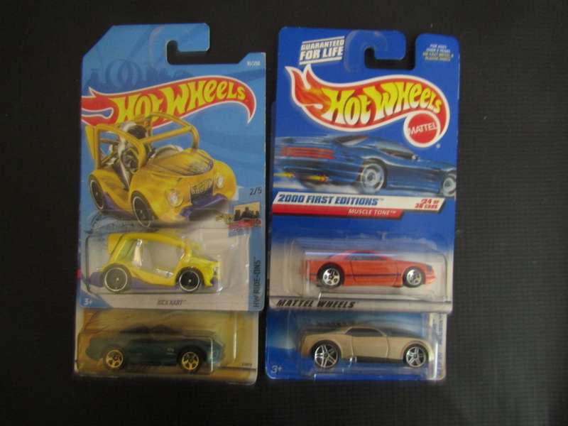 4 New Hotwheels Die Cast Car on Cards (G)