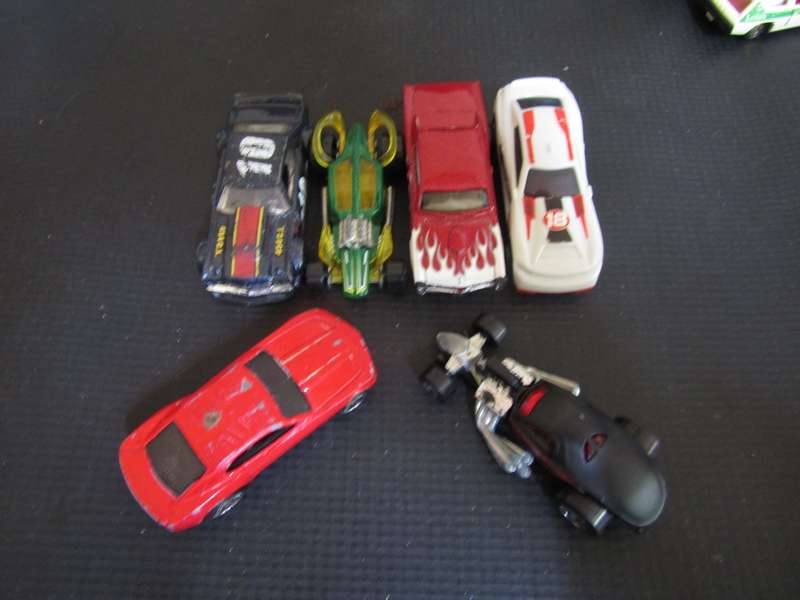 Various Hotwheels cars. 1 Bid takes all