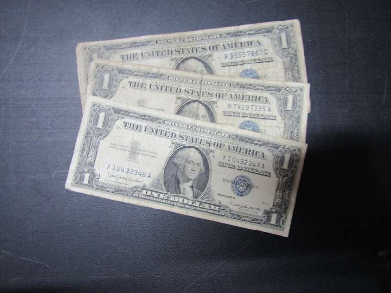 1935 and 1957 USA United States Silver Dollars Notes $1.Blue seal