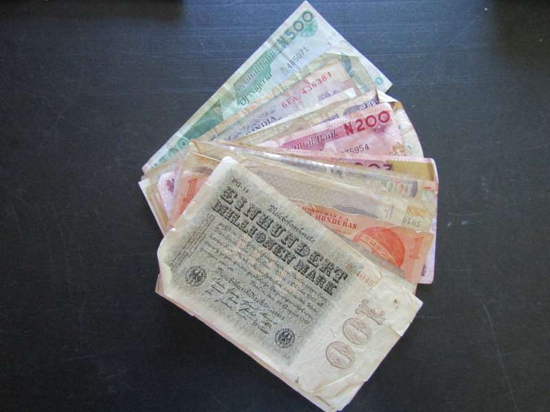 38 World and African Banknotes