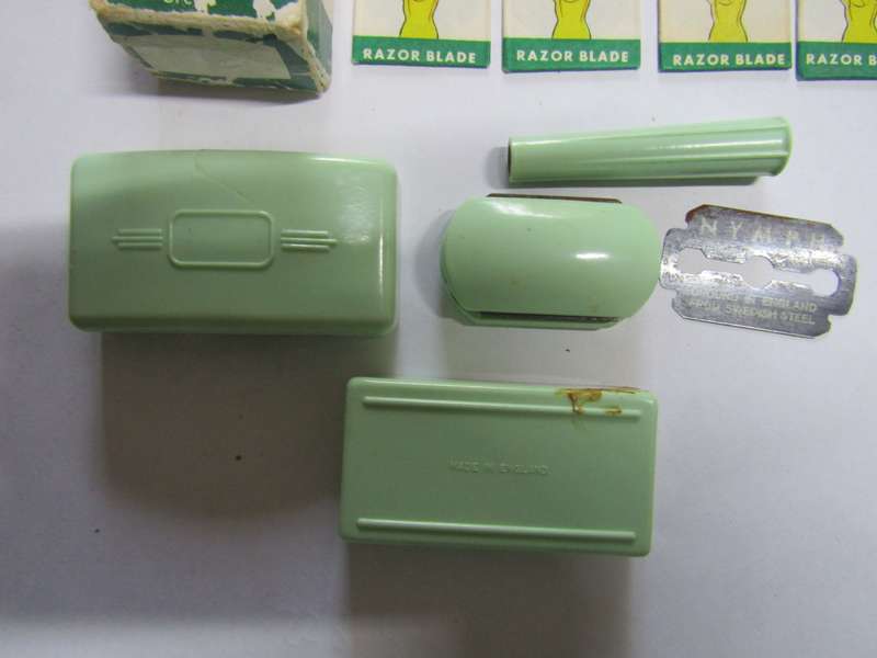 Nymph Ladies razor with 6 new Blades