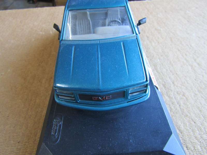 Redbox GMC Sierra GT Pickup Scale 1:24