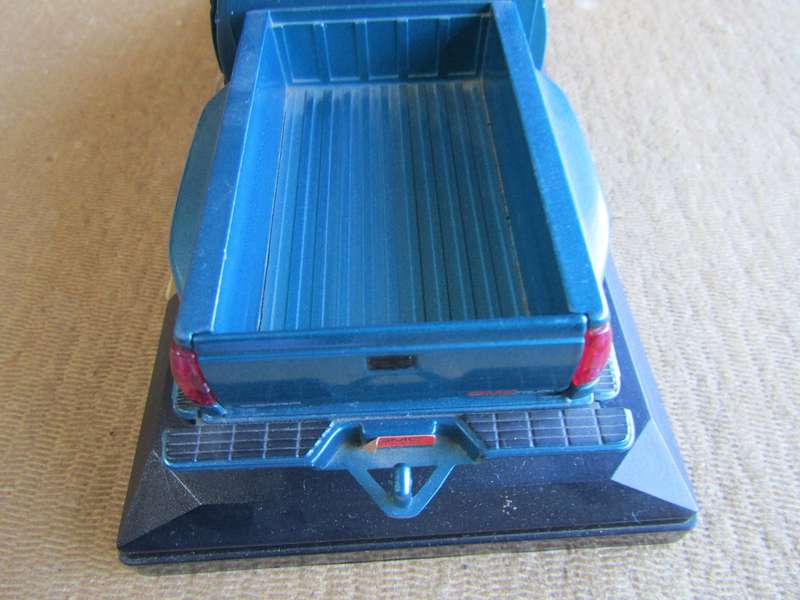 Redbox GMC Sierra GT Pickup Scale 1:24