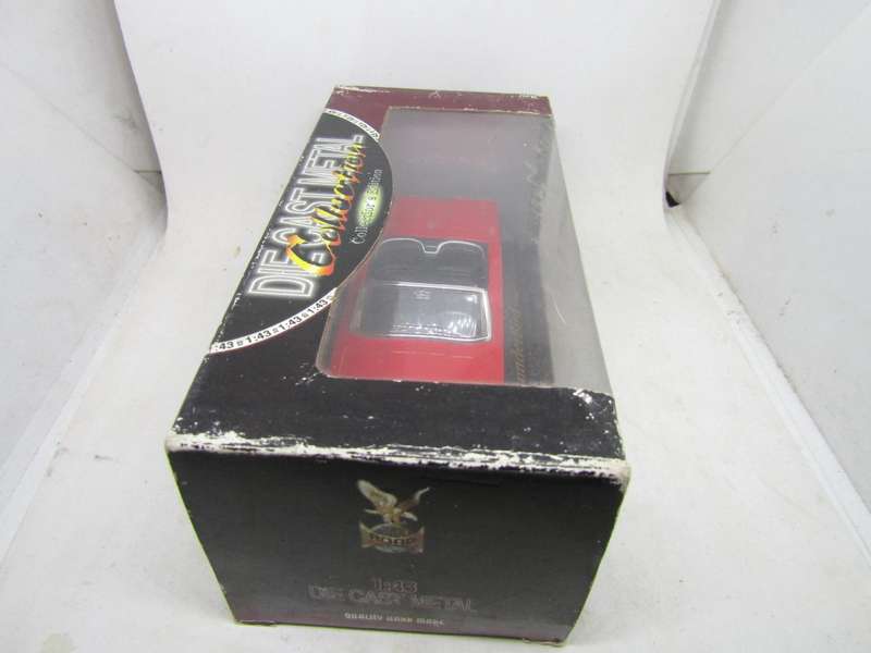 Official Licensed Product - Yatming - Ford Thunderbird - 1966 - scale 1:43