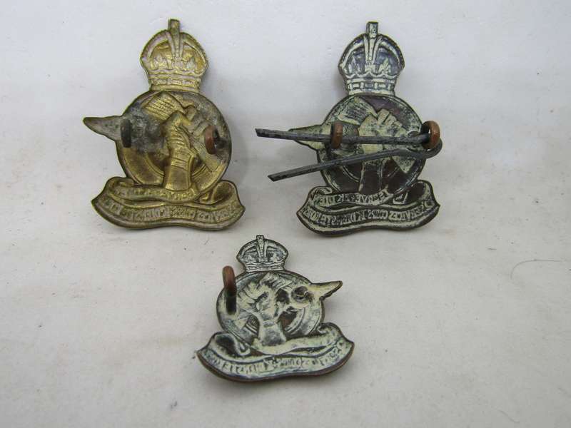 Suid Afrika K Dienste Korps `Ek dien` -South Africa Q Services Corps Badge`I Serve Cap Badge