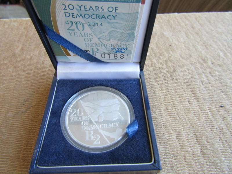South Africa 2014 20 Years of Democracy R2 Crown