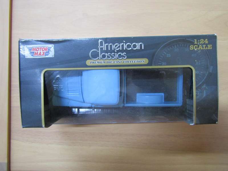 Motormax American Classic - 1958 - Chevy Apache Fleetside Pickup - Scale 1:24
