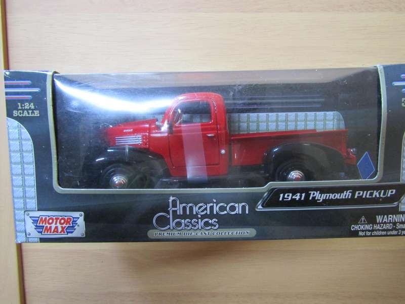 Motormax American Classic - 1941 - Plymouth Pickup - Scale 1:24