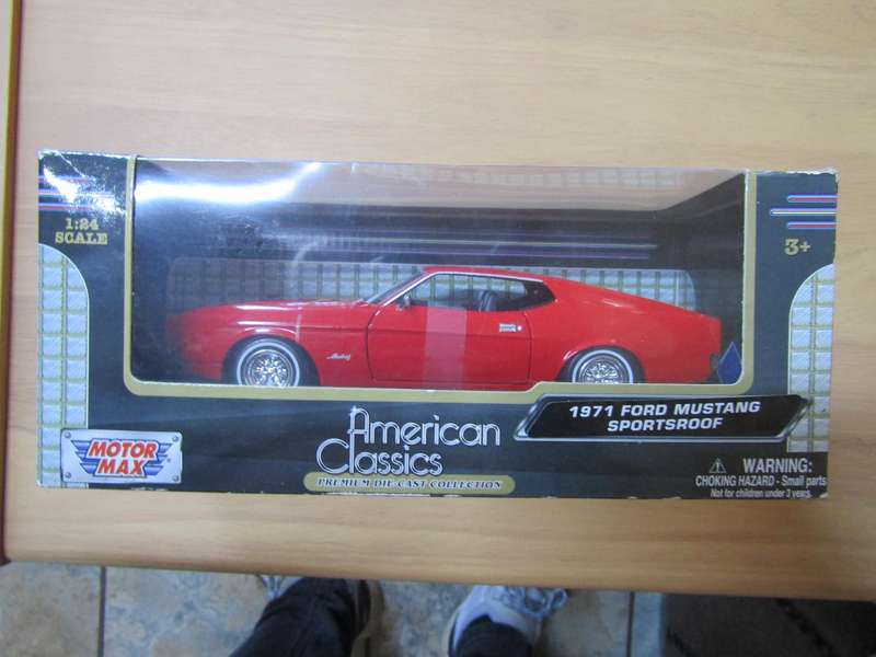 Motormax American Classic - 1971 - Ford Mustang Sportsroof - Scale 1:24