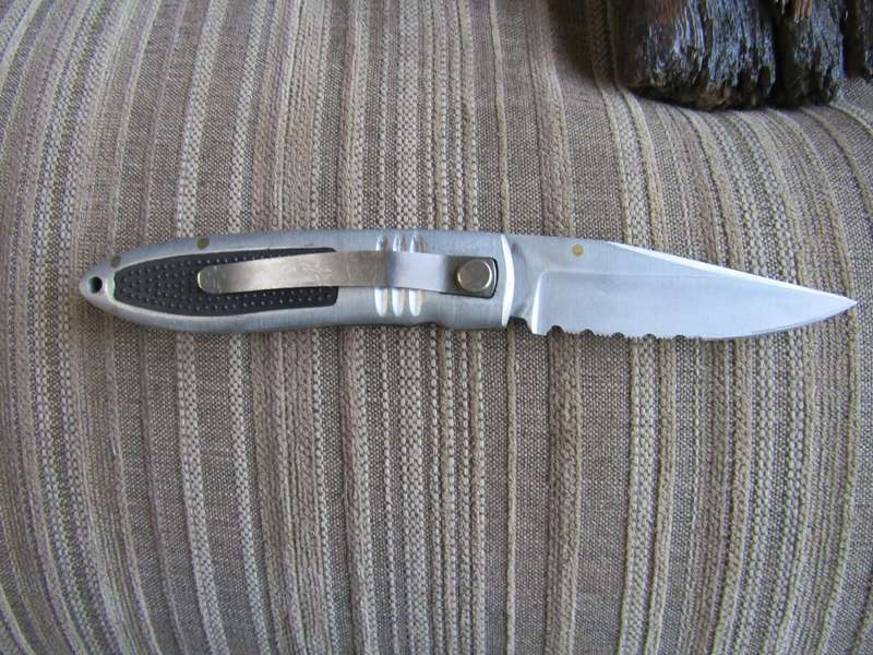 Stainless Steel Folding Knive.  Blade 9.5cm