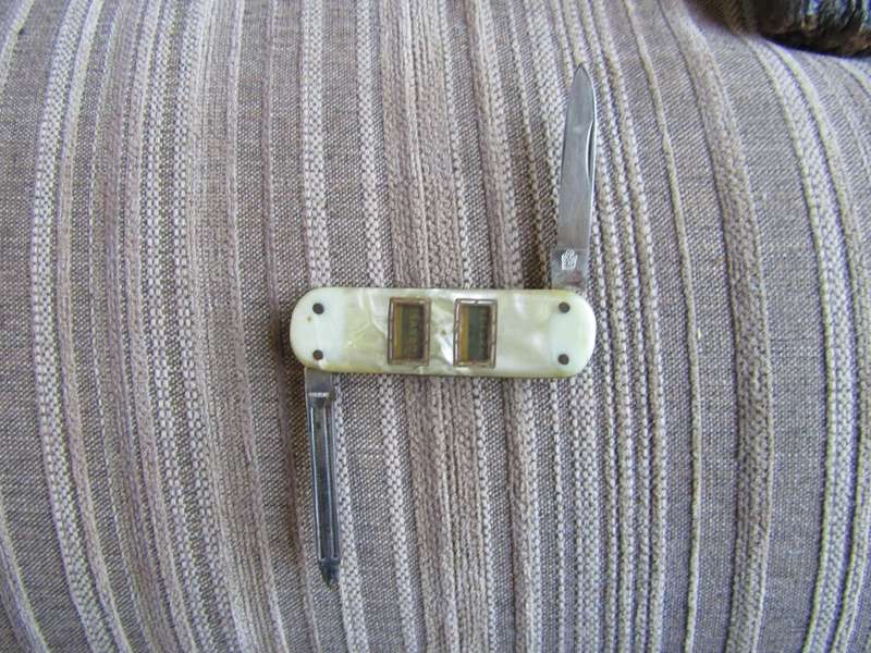 Vetsak Digital  Pocket Knive.  Blade 8 cm. Name display when opened
