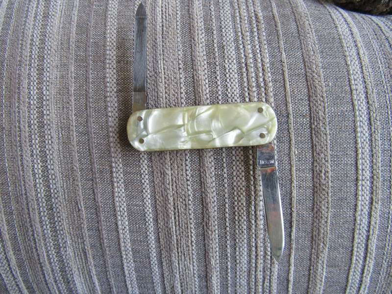 Vetsak Digital  Pocket Knive.  Blade 8 cm. Name display when opened