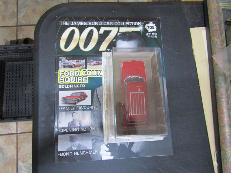 007 Ford Country Squire - Goldfinger - scale 1/43. Sealed. With Book Nr 105