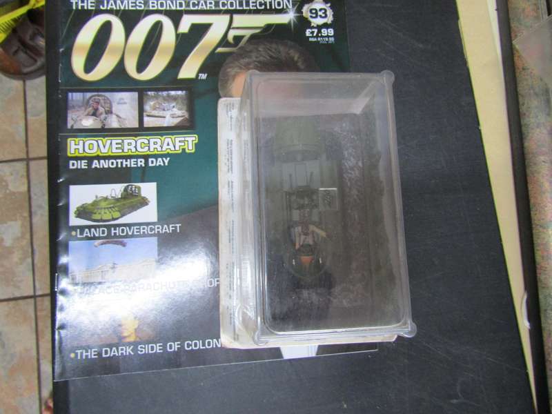 007 Hovercraft - Goldfinger - scale 1/43. Sealed. With Book Nr 93