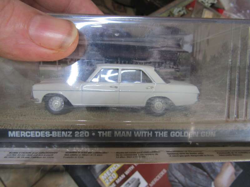 007 Mercedes Benz 220 - The Man with the Golden Gun - scale 1/43. Sealed. With Book Nr 112