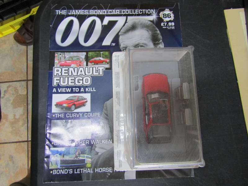 007 Renault Fuego - A view to a kill - scale 1/43. Sealed. With Book Nr 86