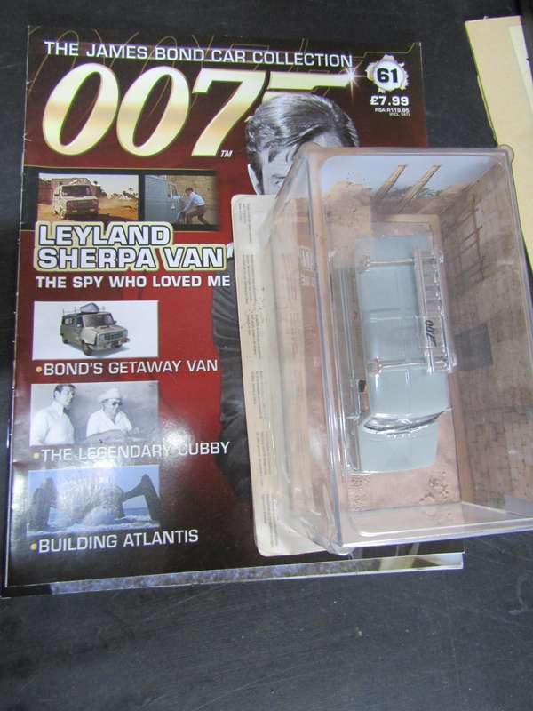 007 Leyland Sherpa Van - The Spy who Loved Me - scale 1/43. Sealed. With Book Nr 61
