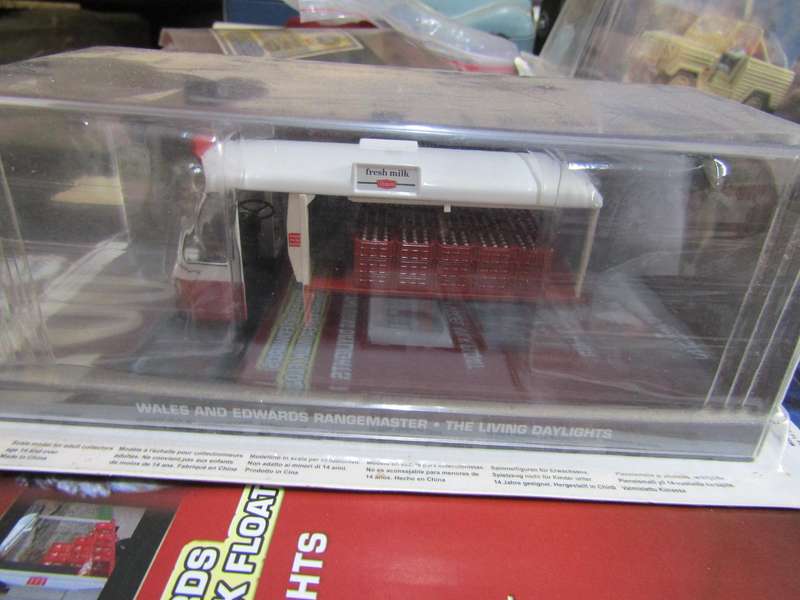 007 Wales and Edwards RangeMaster - Living daylights - scale 1/43. Sealed. With Book Nr 130