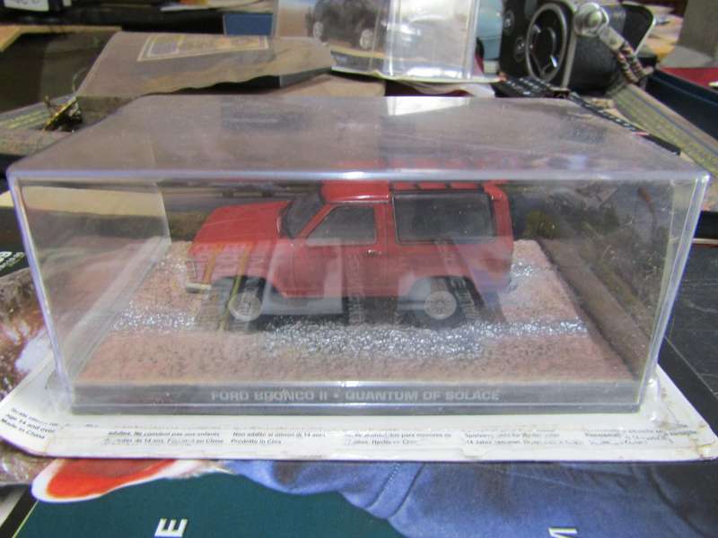 007 Ford Bronco 11 - Quantum of Solace - scale 1/43. Sealed. With Book Nr 103