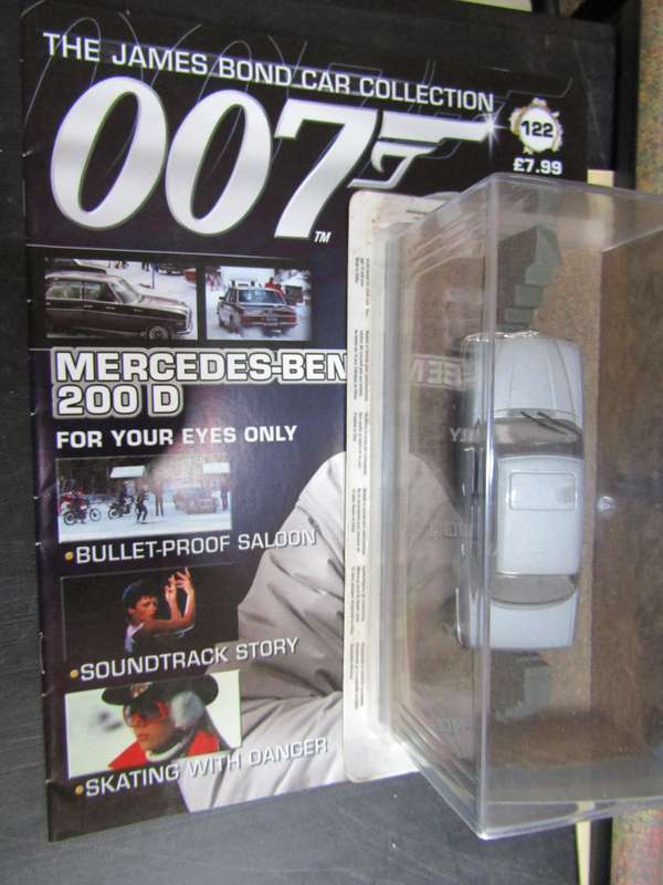 007 Mercedes Benz 450 Sel - For your eyes only - scale 1/43. Sealed. With Book Nr 120