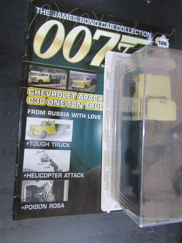 007 Chevrolet Apache C30 - From Russia with Love - scale 1/43. Sealed. With Book Nr 126