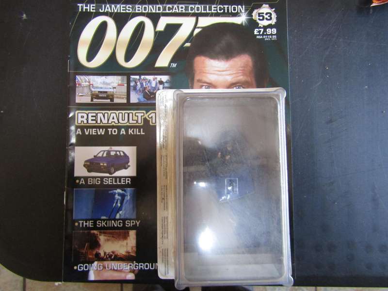 007 Renault 11  - A View to a Kill - scale 1/43. Sealed. With Book Nr 53