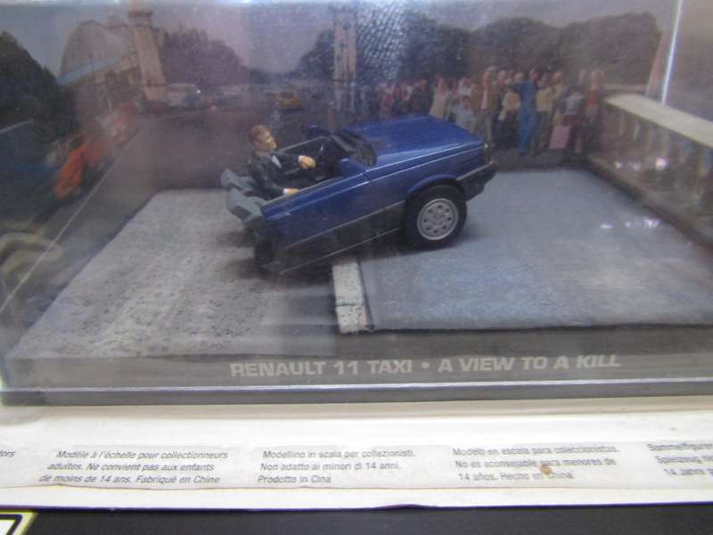 007 Renault 11  - A View to a Kill - scale 1/43. Sealed. With Book Nr 53