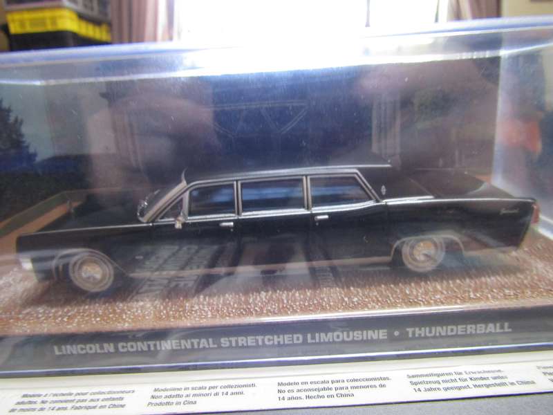 007 Lincoln Continental Limousine   - Thunderball - scale 1/43. Sealed. With Book Nr 119