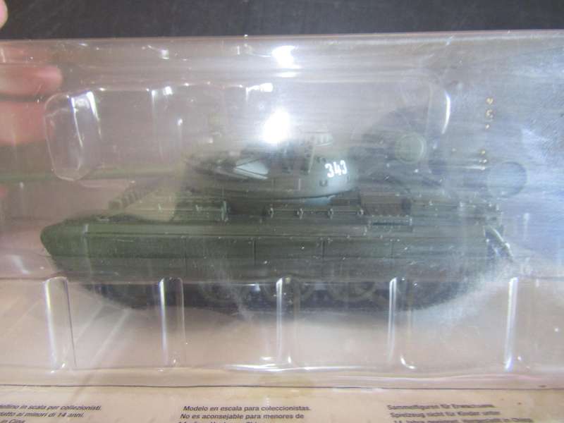007 T55 Tank - Goldeneye - scale 1/43. Sealed.