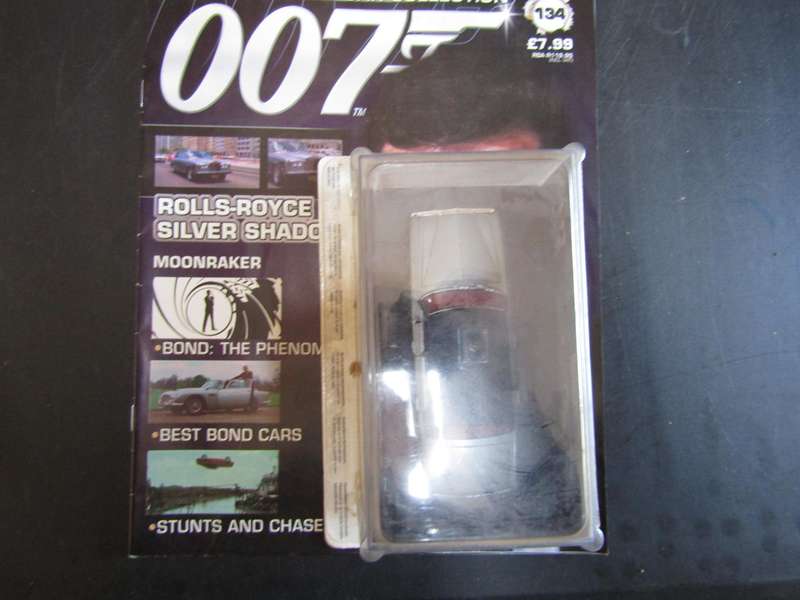007 Rolls Royce Silver Shadow 1 - Moonraker - scale 1/43. Sealed. with Book Nr 134