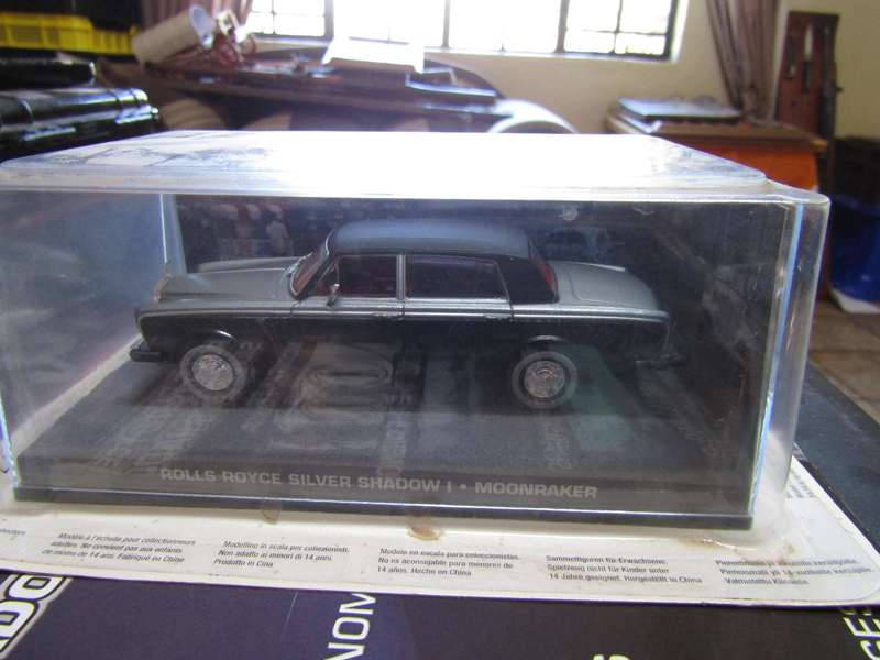 007 Rolls Royce Silver Shadow 1 - Moonraker - scale 1/43. Sealed. with Book Nr 134