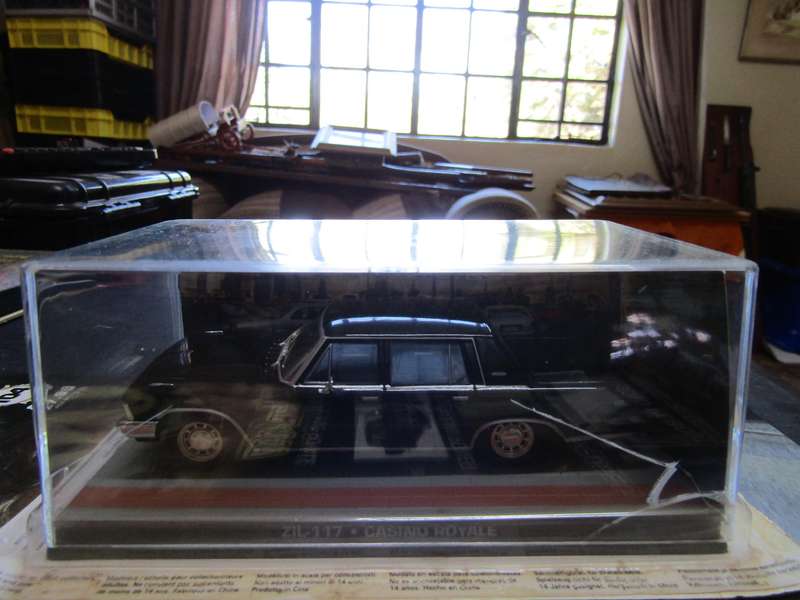007 Zil-117  - Casino Royal - scale 1/43. Sealed. with Book Nr 104
