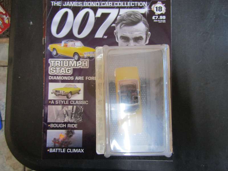 007 Triumph Stag  - Diamonds are Forever - scale 1/43. Sealed. with Book Nr 18