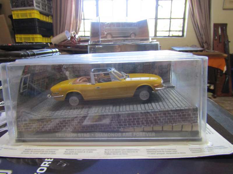 007 Triumph Stag  - Diamonds are Forever - scale 1/43. Sealed. with Book Nr 18