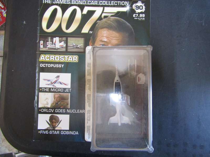 007 Acrostar - Octopussy - scale 1/43. Sealed. with Book Nr 90