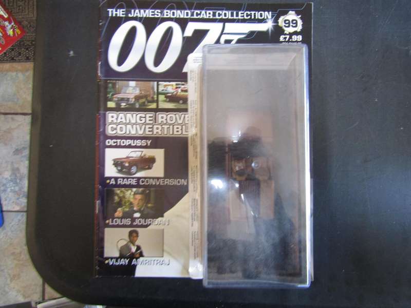 007 Range Rover Convertible - Octopussy - scale 1/43. Sealed. with Book Nr 99