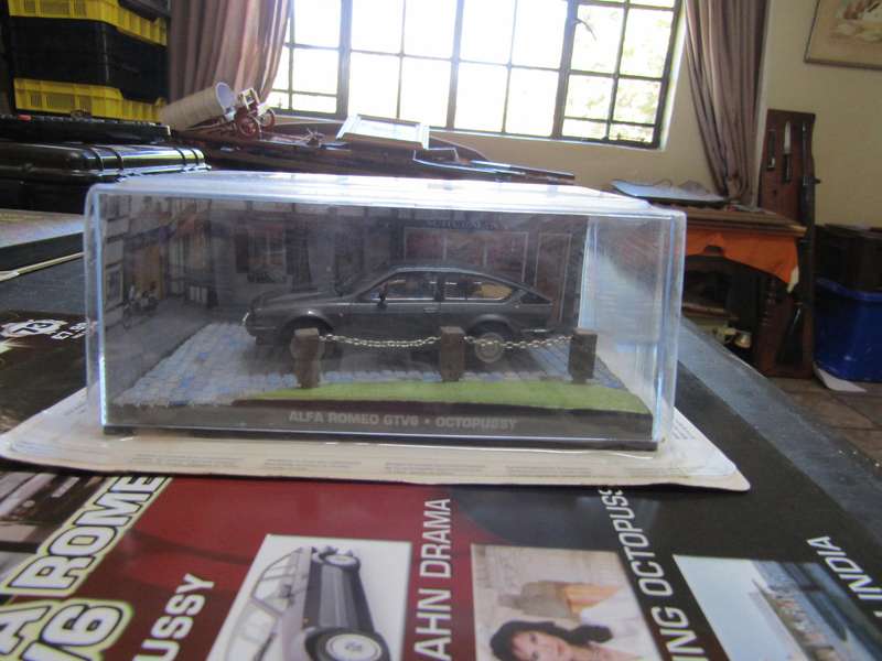 007 Alfa Romeo GTV6 - Octopussy - scale 1/43. Sealed. with Book Nr 73
