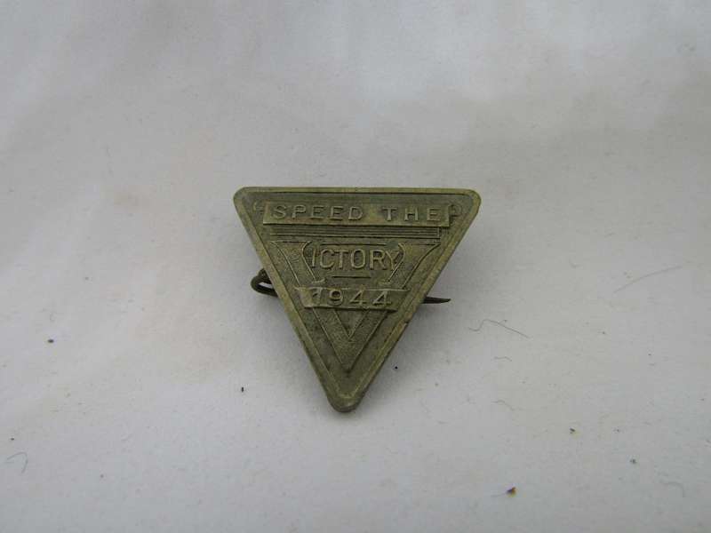 WW 2 Speed the Victory Badge