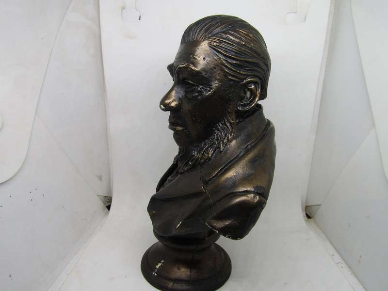 Paul Kruger Bust by Artist Phil Minaar