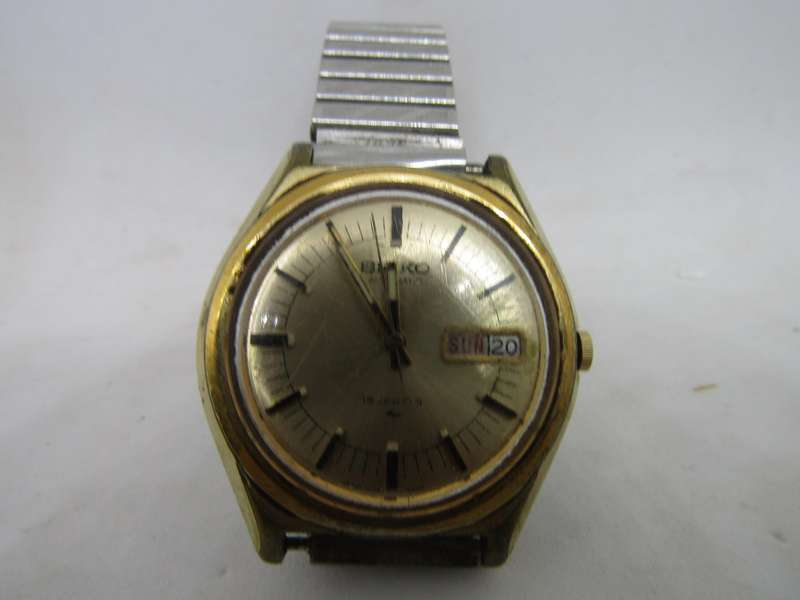 Seiko Automatic 610388 Movement Men's wrist watch. Works . But would like a service
