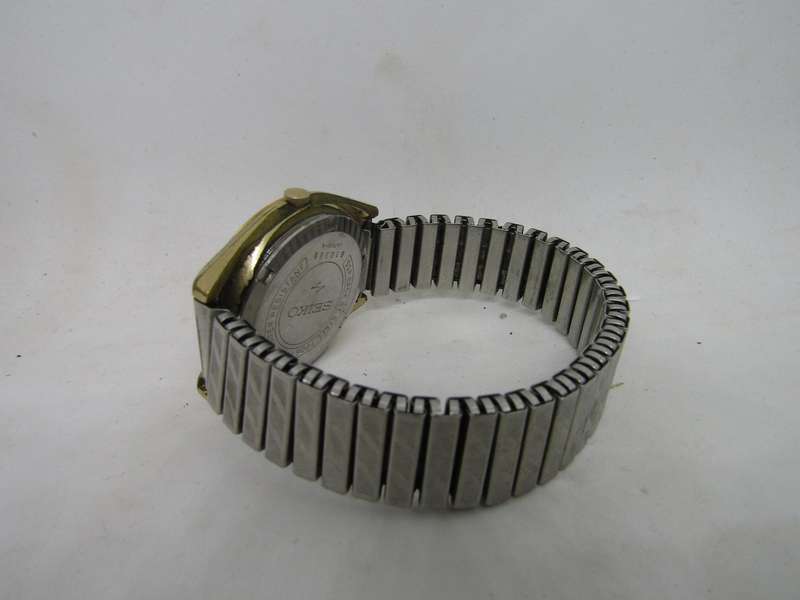 Seiko Automatic 610388 Movement Men's wrist watch. Works . But would like a service