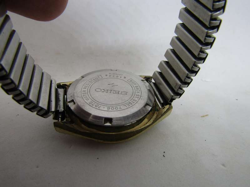 Seiko Automatic 610388 Movement Men's wrist watch. Works . But would like a service