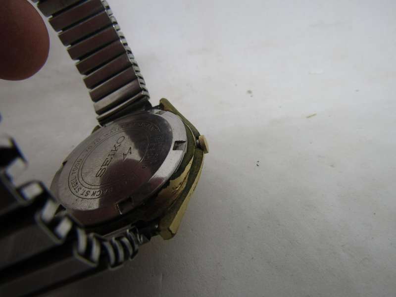 Seiko Automatic 610388 Movement Men's wrist watch. Works . But would like a service