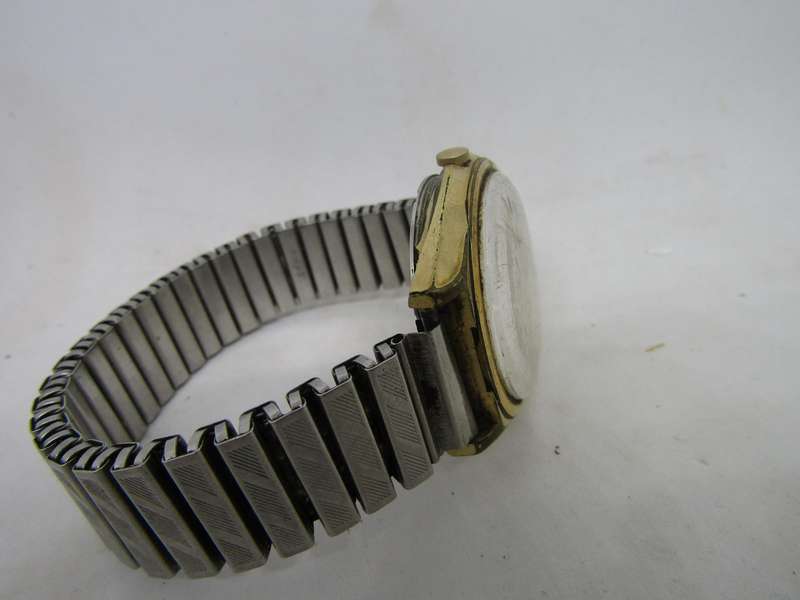 Seiko Automatic 610388 Movement Men's wrist watch. Works . But would like a service