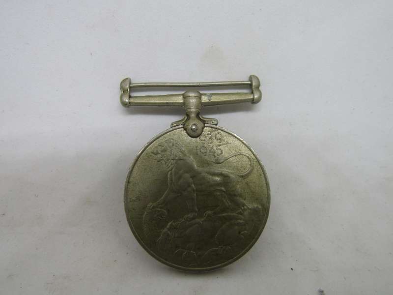 WW2 1939 to 1945 Medal to  GL Thompson