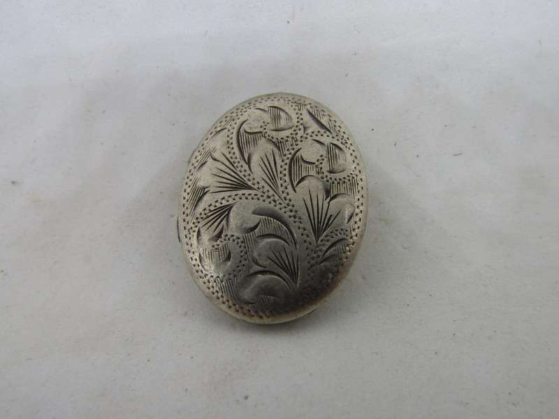 1902 Sterling Silver Locket 3cm high