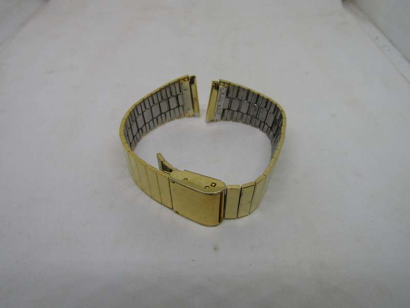 New Old Stock Gold Plated Men's watch Bracelet 1.5cm across. 2cm at pin